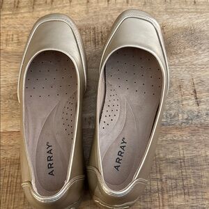 Array Cascade Women's Classic champagne ballet Flats rubber sole NEW no box 7W2